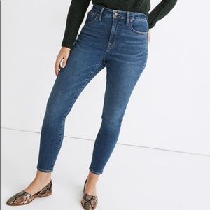 NWOT Curvy High-Rise Skinny Jeans in Wendover Wash